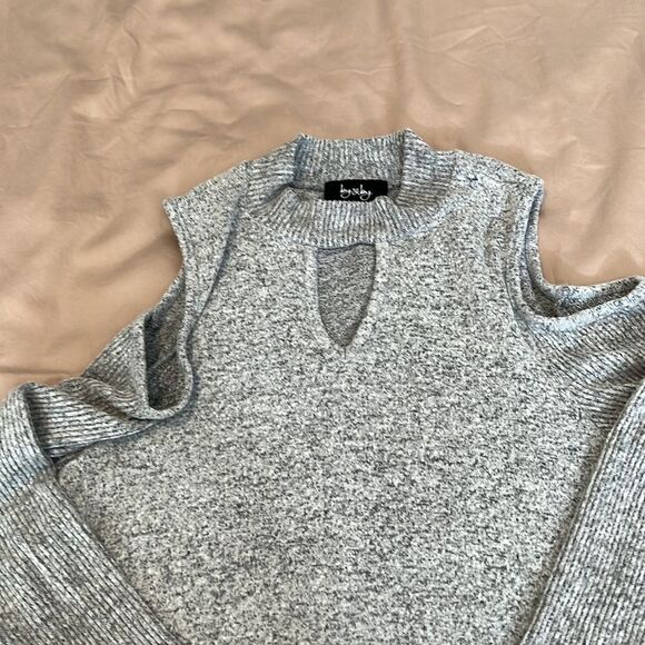 By&By size M grey long sleeve cold shoulder flowy soft stretchy top GUC - Picture 3 of 9